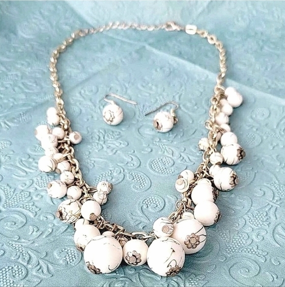 Vintage Silver Faux Pearl Cluster Gold Drizzle Timeless Bauble Necklace Set - Picture 9 of 11